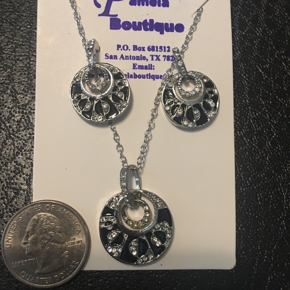 Silver Tone & Rhinestone Round Necklace Set - Picture 4 of 7